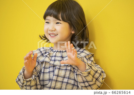 少女 子供 ポートレート 66265614