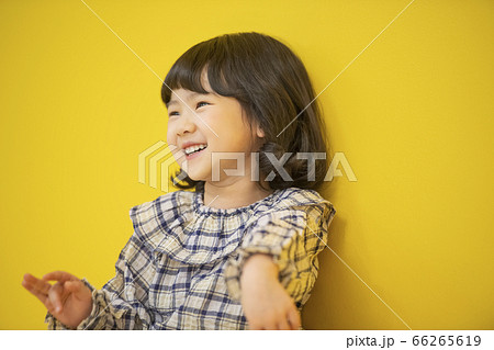 少女 子供 ポートレート 66265619