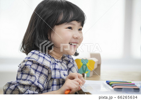 少女 幼稚園児 アート 66265634