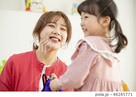 幼稚園児 ママ 母 66265771