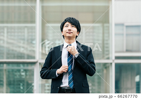 若いビジネスマンのポートレート 66267770