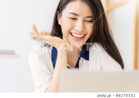 美人 女性 会社員 笑顔 オフィス ビジネスシーン 人物 素材 美人 女性 会社員 笑顔 オフィス ビジネスシーン 人物 素材 66270332