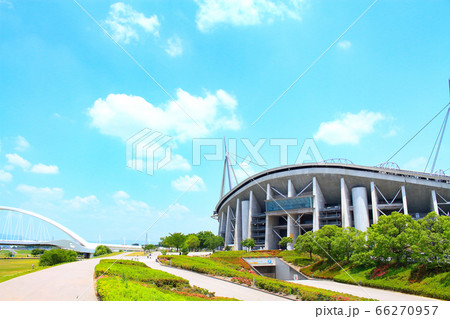 新緑の豊田スタジアムとその周辺の風景 新緑の豊田スタジアムとその周辺の風景 66270957