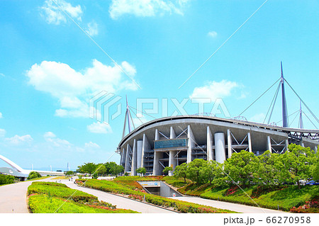 新緑の豊田スタジアムとその周辺の風景 66270958