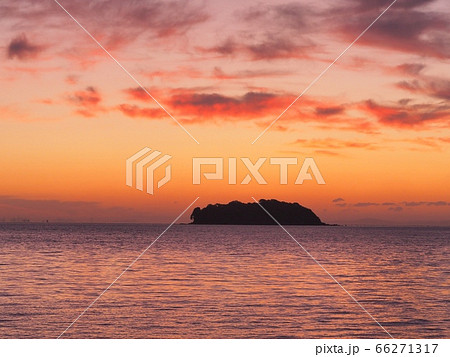 相生湾金ヶ崎から見る播磨灘の夜明け 相生湾金ヶ崎から見る播磨灘の夜明け 66271317