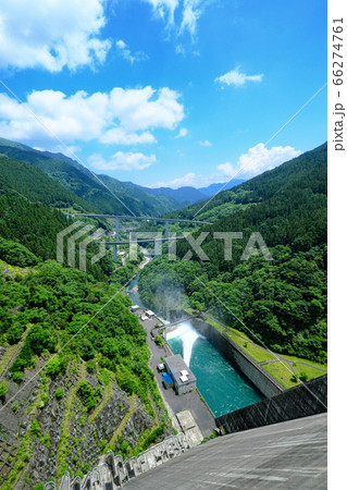 秩父　滝沢ダムの放水とループ橋 66274761