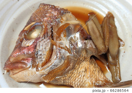 見栄えは良くないが家庭的で素朴な自家製の明石産「天然鯛のあら煮」 見栄えは良くないが家庭的で素朴な自家製の明石産「天然鯛のあら煮」 66286564