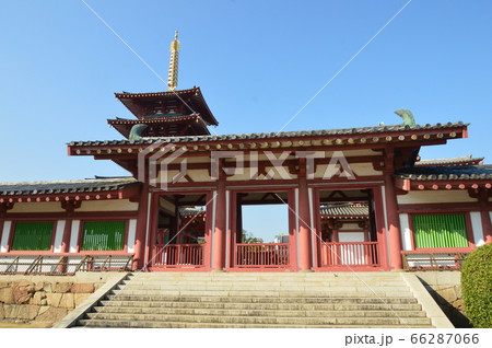 東重門・五重塔(四天王寺/大阪市天王寺区) 東重門・五重塔(四天王寺/大阪市天王寺区) 66287066
