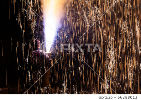 手筒花火 岐阜県高山市にての写真素材 6613 手筒花火 岐阜県高山市にての写真素材 6613