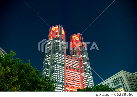 新型コロナウイルス感染拡大で「東京アラート」が発動し赤く点灯する都庁 新型コロナウイルス感染拡大で「東京アラート」が発動し赤く点灯する都庁 66289660