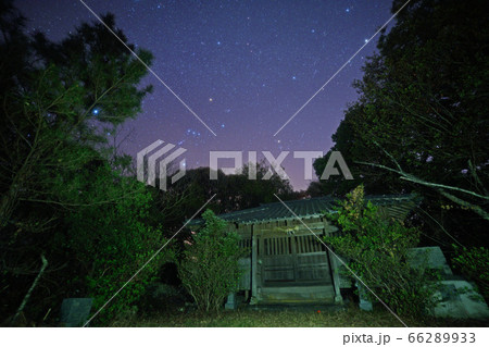 宮地嶽神社と星空 66289933