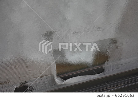 破れた網戸 66291662