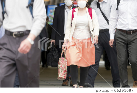 東京 マスクを付けた通勤風景 品川駅 2020年5月26日 東京 マスクを付けた通勤風景 品川駅 2020年5月26日 66291697