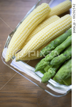 採れたてのアスパラガスとヤングコーン【初夏】 66292542