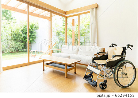 介護施設 車椅子 医療イメージ 66294155
