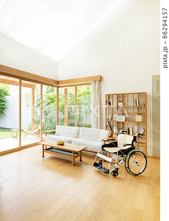 介護施設 車椅子 医療イメージ 66294157