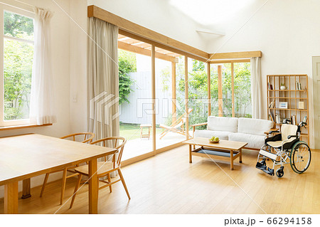 介護施設 車椅子 医療イメージ 66294158