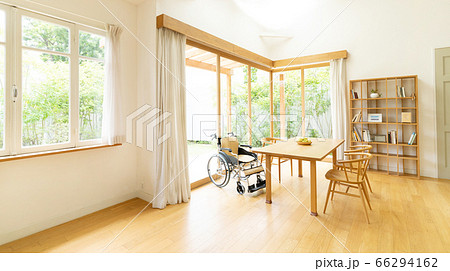 介護施設 車椅子 医療イメージ 66294162