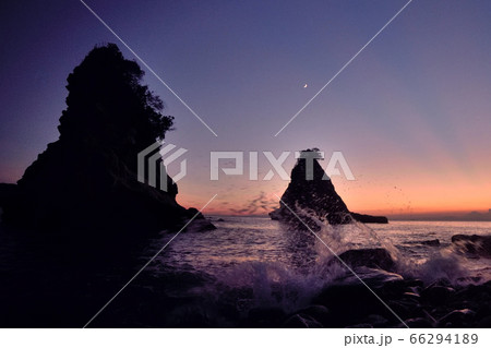 雀島・船虫島と夕焼け 66294189