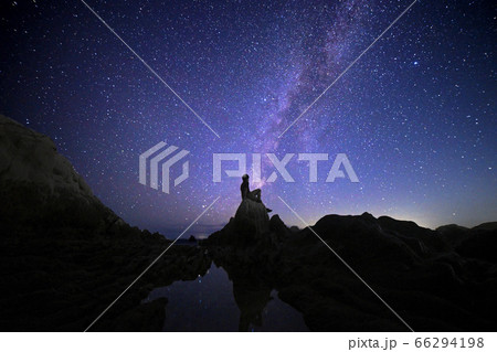 白浜の屏風岩の星空 66294198