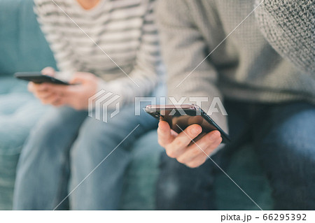 10代　男女　スマホ 66295392