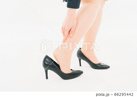 こむらがえり　働く女性 66295442