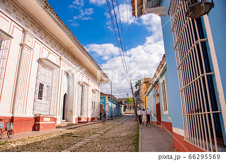 キューバ トリニダーの町中 カラフルな街並 キューバ トリニダーの町中 カラフルな街並 66295569