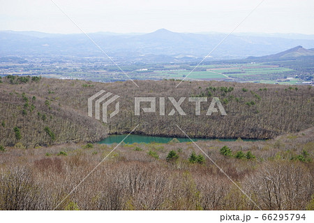 春の八幡平　アスピーテラインからの風景 66295794