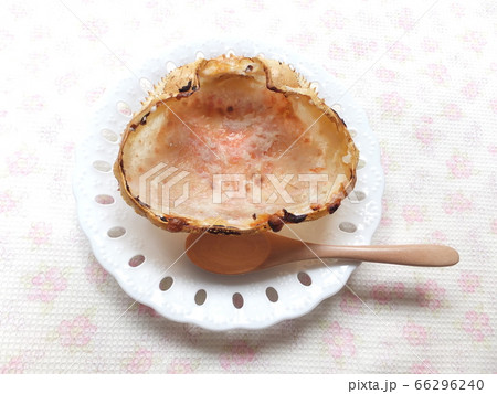 食べ終わったカニグラタン　空のカニの甲羅 66296240