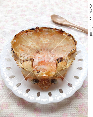 食べ終わったカニグラタン　空のカニの甲羅 66296252