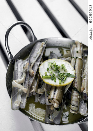 razor clams sauteed with garlic butter white wine razor clams sauteed with garlic butter white wine 66296918