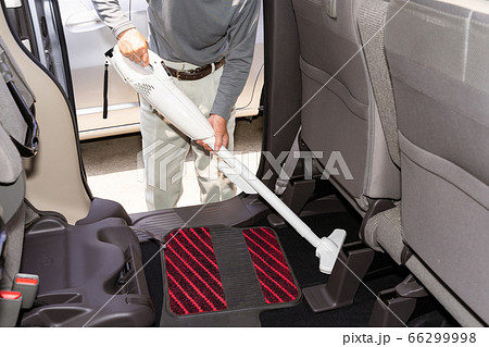 コードレスクリーナーで車内清掃 後部座席 コードレスクリーナーで車内清掃 後部座席 66299998