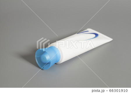 White toothpaste tube 66301910