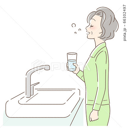 うがいをする女性 うがいをする女性 66302497