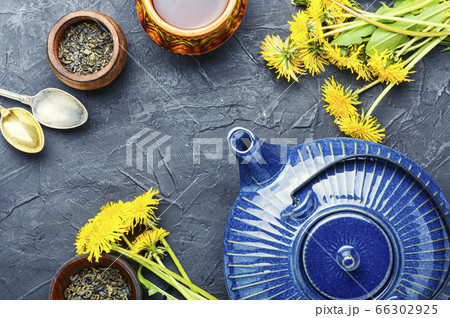 Dandelion herbal tea Dandelion herbal tea 66302925
