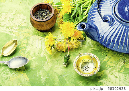 Dandelion herbal tea 66302928