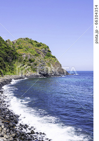 糸島を代表する景勝地である芥屋の大門 糸島を代表する景勝地である芥屋の大門 66304354