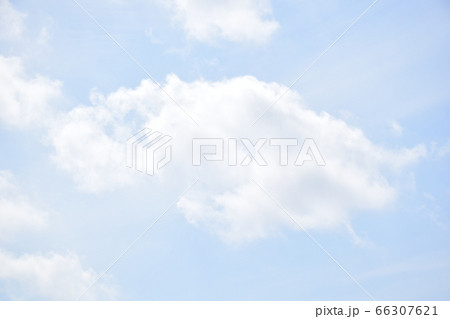 青空と白い涌き雲 大空流れる白い涌き雲 青空と千切れ雲 青空と白い涌き雲 大空流れる白い涌き雲 青空と千切れ雲 66307621