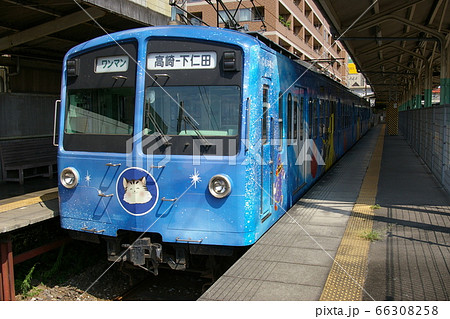 上信電鉄上信線、高崎駅に停車中の普通列車（500形電車） 66308258