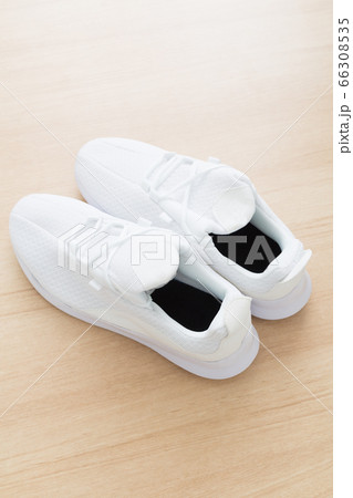 ランニングシューズ 66308535