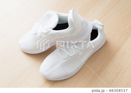 ランニングシューズ 66308537