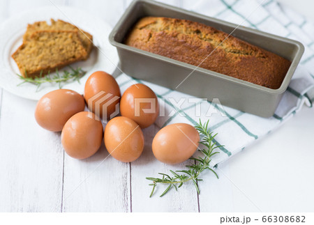 手作りケーキと材料の卵 66308682
