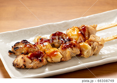 焼き鳥・ねぎま(たれ焼き)2本。 焼き鳥・ねぎま(たれ焼き)2本。 66308749