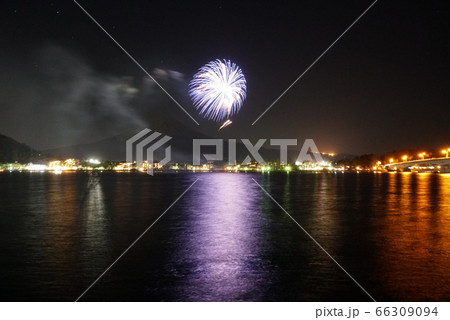小さな打上げ花火 小さな打上げ花火 66309094