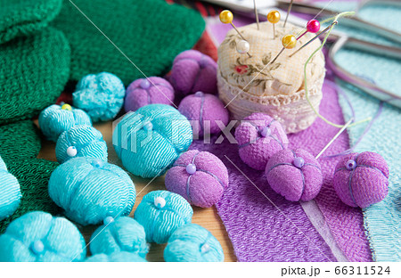 ちりめんで作るあじさいの花　趣味の裁縫　つるし飾りの製作 66311524