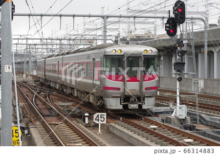 姫路駅に到着する下り特急はまかぜ 姫路駅に到着する下り特急はまかぜ 66314883