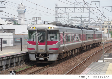 明石駅に到着する下り特急はまかぜ 66315122