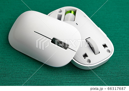Wireless computer mouse without top cover. Wireless computer mouse without top cover. 66317687