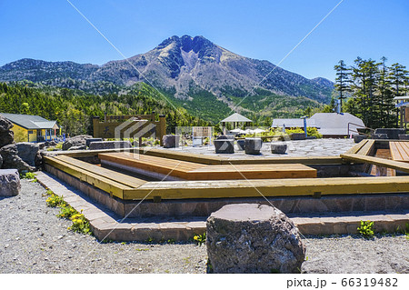 天空の足湯と日光白根山 66319482