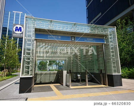 「新高島駅」駅入口（横浜高速鉄道みなとみらい線） 66320830